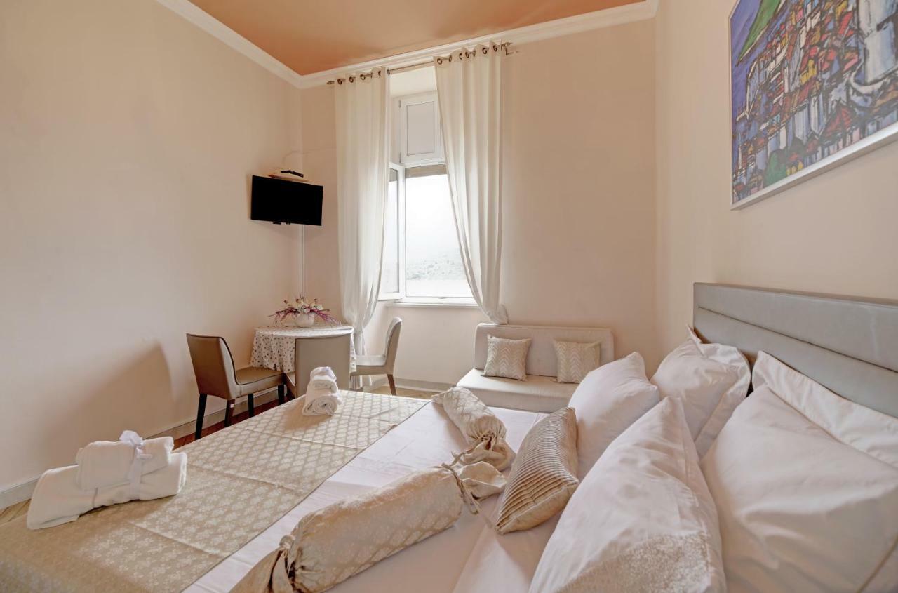The Beachfront Old Town Apartment *
