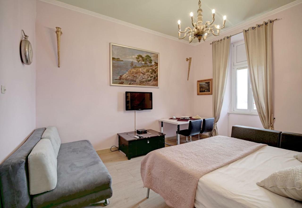 The Beachfront Old Town Apartment